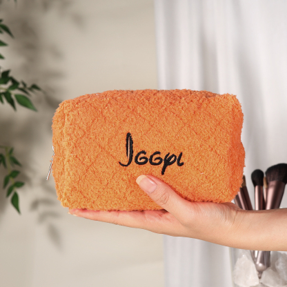 Borsa Cosmetica in Morbido Peluche - Nome Personalizzato in 4 Colori - Regalo di Natale per Lei | Jessemade