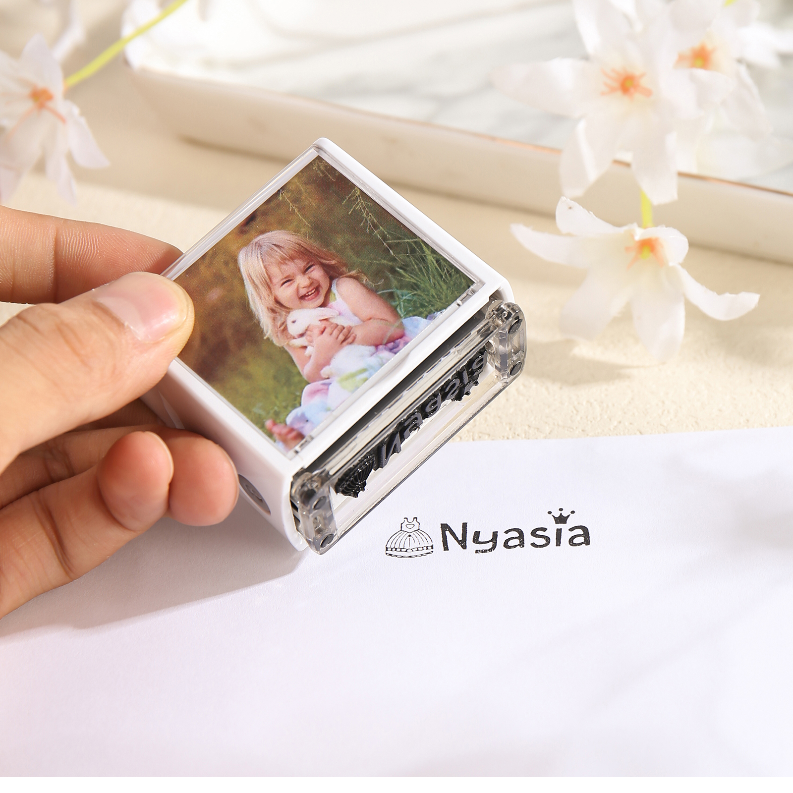 Timbro con nome e foto personalizzato regalo per studente scuola su libro/vestito