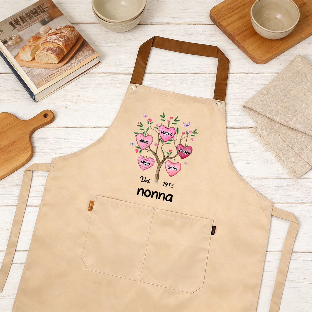 Grembiule personalizzato con albero genealogico a forma di cuore per la cucina, personalizzato con 2–8 nomi, grembiule da donna, regalo per la Festa della Mamma e di compleanno per mamma, moglie, nonna | Jessemade