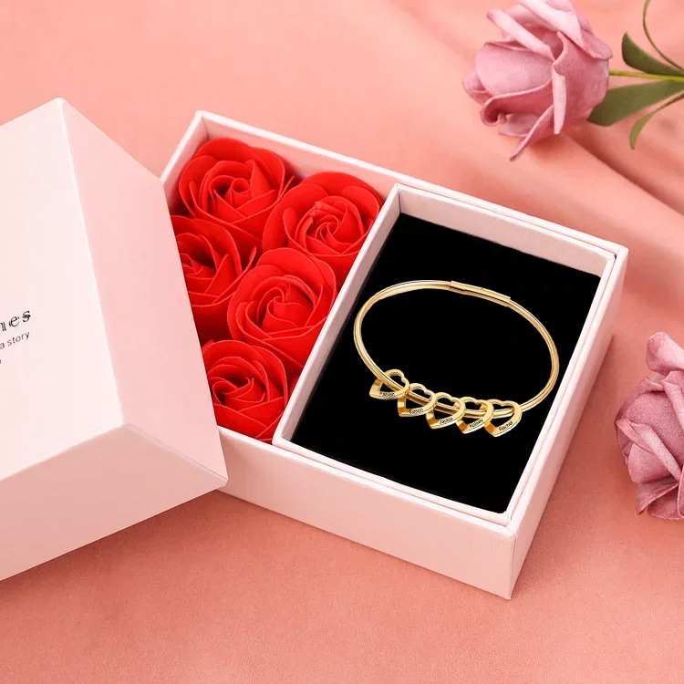 Braccialetto con 5 nomi personalizzati e 5 ciondoli di cuore per donna