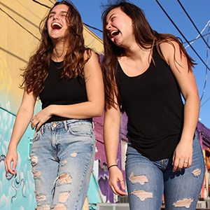 Una sorella è più di un'amica collane farfalle gruppo donne amiche amici sorelle