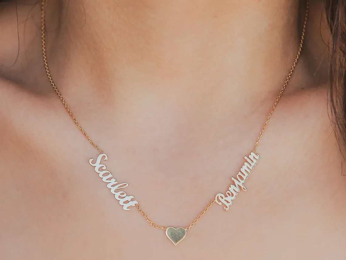 Collana personalizzato d'argento due nomi con il cuore