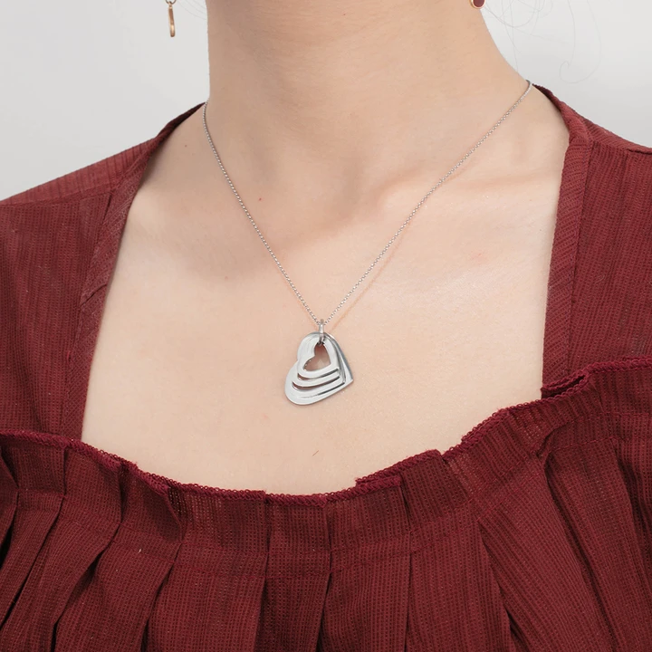 Collana 4 nomi personalizzati con ciondolo cuore