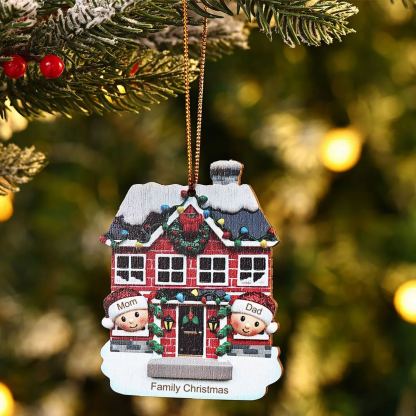 Decorazione Natalizia in Legno Personalizzata - Casetta Rossa & Personaggi - Personalizzabile con 2 Nomi e 1 Testo - Regalo di Natale per Famiglia | Jessemade