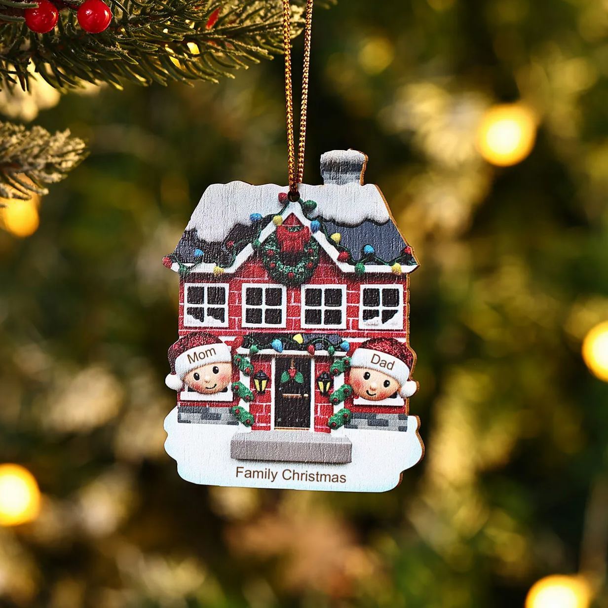 Decorazione Natalizia in Legno Personalizzata - Casetta Rossa & Personaggi - Personalizzabile con 2 Nomi e 1 Testo - Regalo di Natale per Famiglia | Jessemade