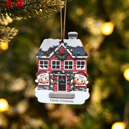 Decorazione Natalizia in Legno Personalizzata - Casetta Rossa & Personaggi - Personalizzabile con 2 Nomi e 1 Testo - Regalo di Natale per Famiglia | Jessemade