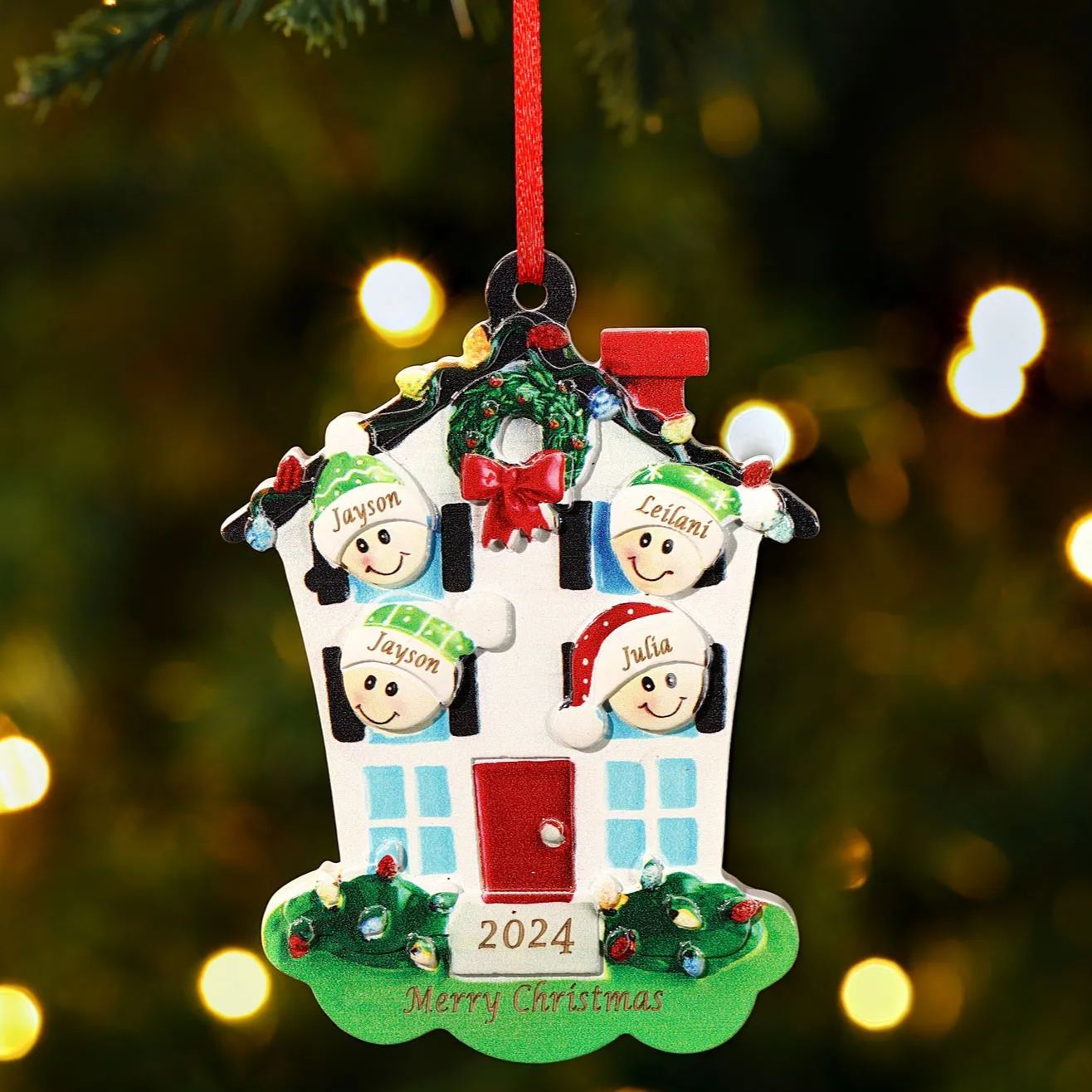 Decorazione Natalizia in Resina Personalizzata - 4 Nomi, 1 Testo & Anno - Casetta di Natale & Personaggi Regalo di Natale per Famiglia | Jessemade