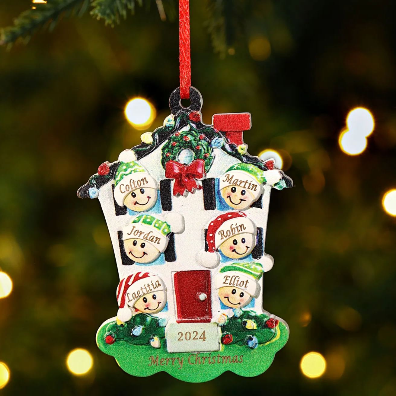 Decorazione Natalizia in Resina Personalizzata - 6 Nomi, 1 Testo & Anno - Casetta di Natale & Personaggi Regalo di Natale per Famiglia | Jessemade