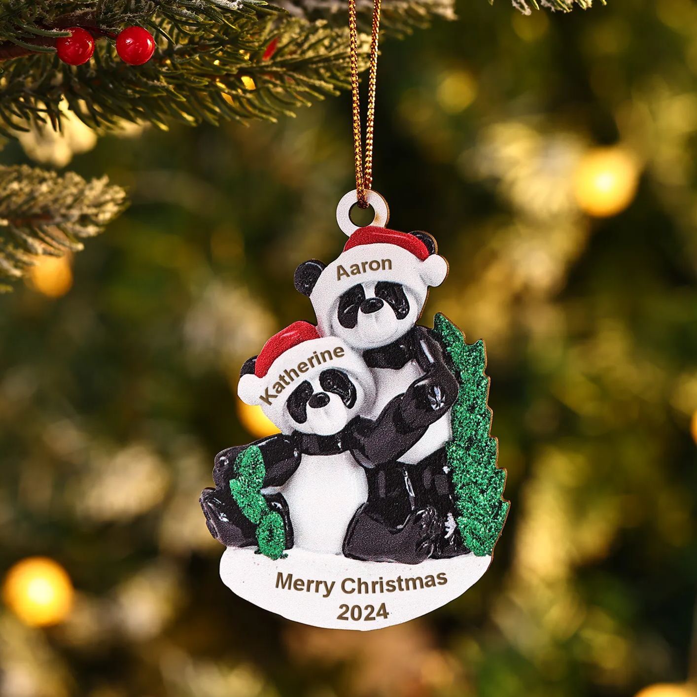 Decorazione Natalizia in Legno con Panda - Personalizza 2 Nomi, 1 Testo e 1 Data - Regalo di Natale per Famiglia | Jessemade