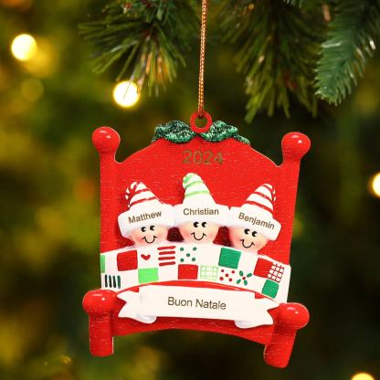 Decorazione Natalizia in Legno - Personalizza 3 Nomi, Testo e Data, Design Poltrona Accogliente, Regalo di Natale per Famiglia | Jessemade