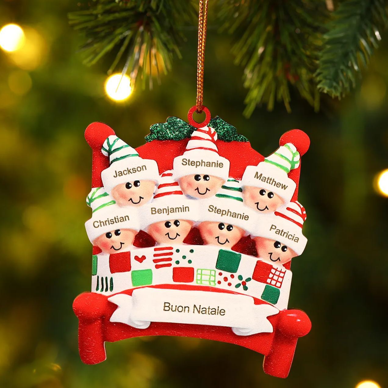 Decorazione Natalizia in Legno - Personalizza 7 Nomi, Testo e Data, Design Poltrona Accogliente, Regalo di Natale per Famiglia | Jessemade