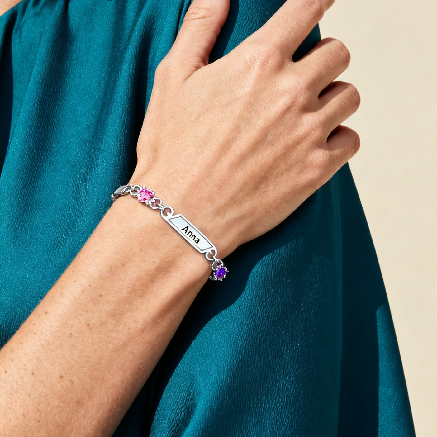 Pulsera para mujer de lazos y placitas personalizada de 4 nombres con 4 piedras de nacimiento