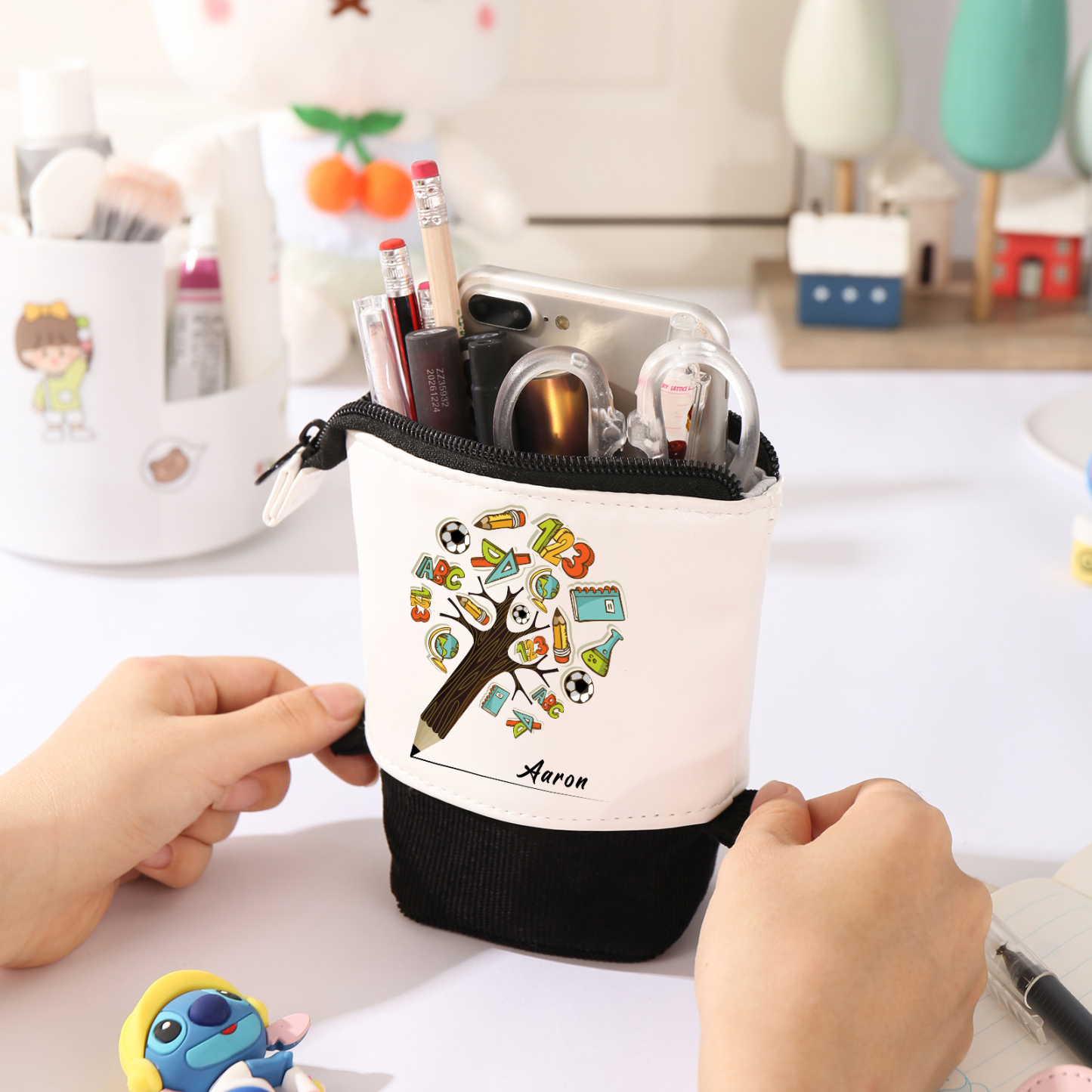 Estuche personalizado con nombre con diseños coloridos de árbol de ciencia para niños