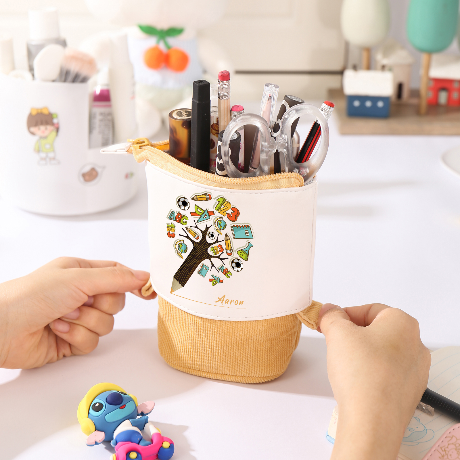 Estuche personalizado con nombre con diseños coloridos de árbol de ciencia para niños