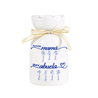Florero de cerámica con una cinta dorada y motivos florales azules, para mamá y la abuela
