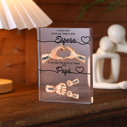 Placa acrílica familiar personalizada con corazón y puño para papá