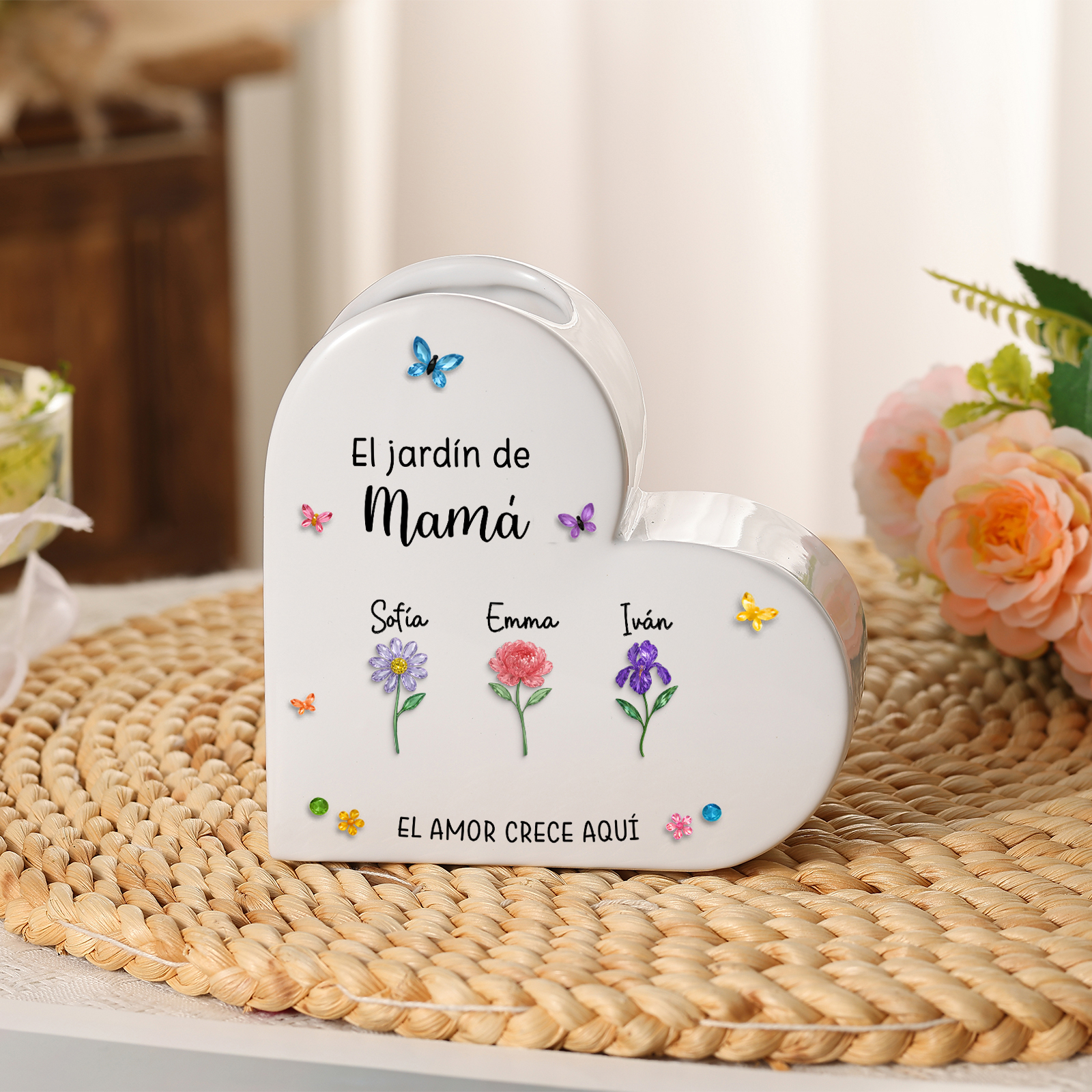 Jarrón de cerámica en forma de corazón personalizado con 1 a 10 nombres y flores de nacimiento para mamá/abuela
