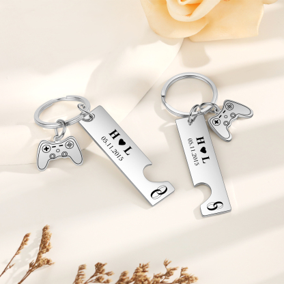 Llavero para pareja anillos 2 letras personalizadas con fecha dije de mando-Jessemade ES
