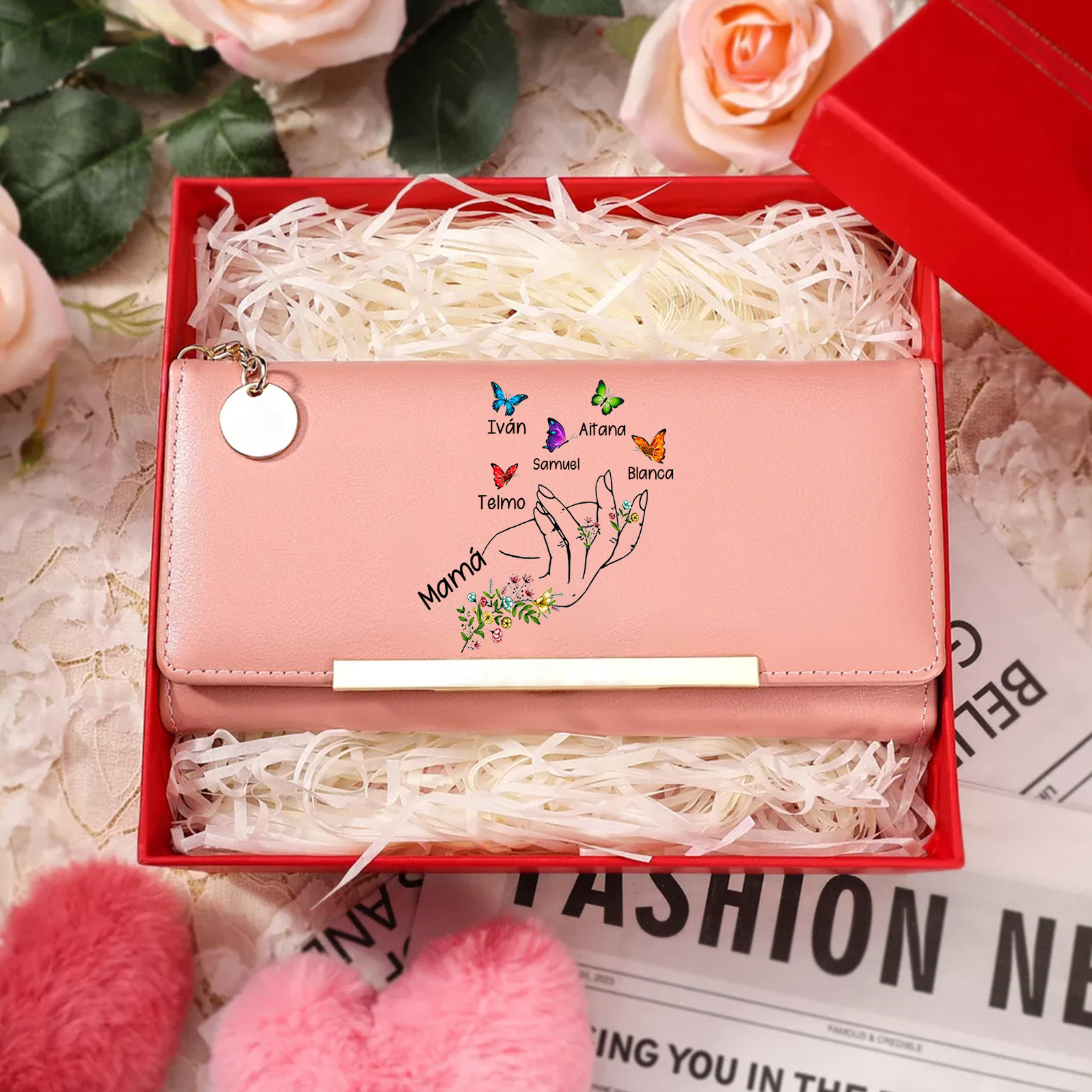Cartera de mujer personalizada con motivo floral y de mariposas, diseñada con 2 a 8 nombres de pila