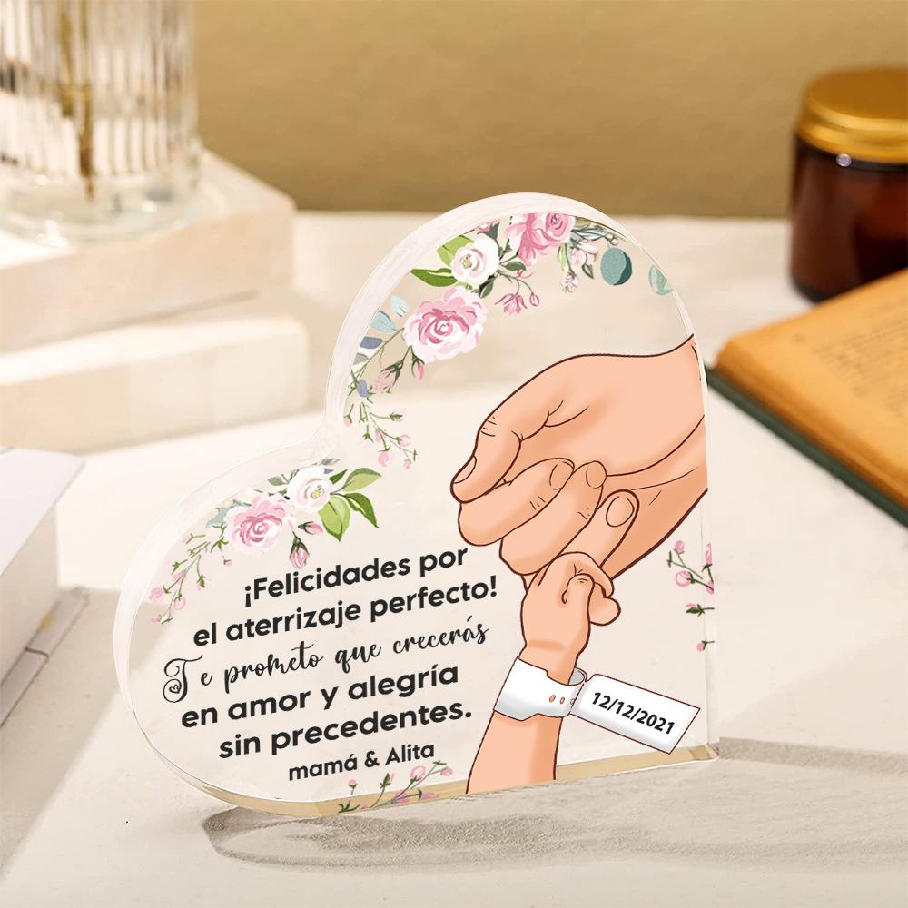 Placa de acrílico en forma de corazón con 1 texto y fecha personalizados para nuevo nacimiento