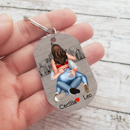 Llavero de pareja abrazada personalizado con 2 nombres y ropas | Jessemade