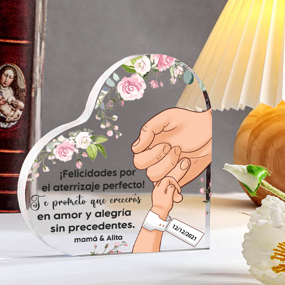 Placa de acrílico en forma de corazón con 1 texto y fecha personalizados para nuevo nacimiento