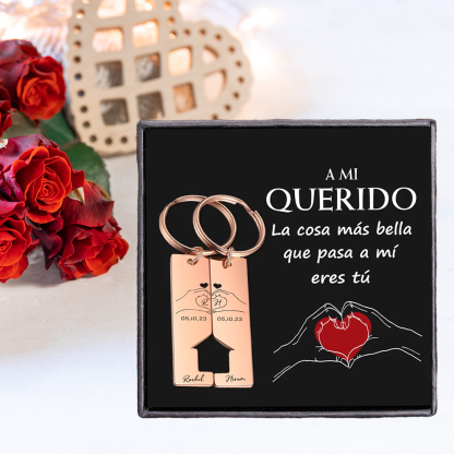 A mi querido-Llavero con casa encajada para pareja posando corazón con manos 2 nombres, 2 letras personalizadas con fecha | Jessemade