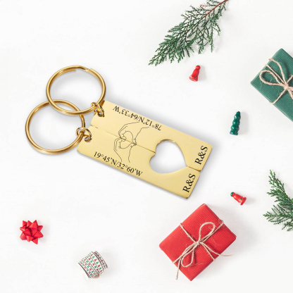 Llavero con corazón encajado para pareja posando corazón con manos 2 letras personalizadas con texto-Jessemade ES