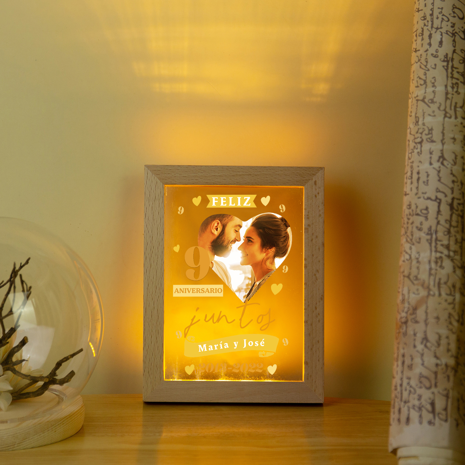 Marco con lámpara aniversario de 1 foto de madera para pareja 2 textos y número personalizados-Jessemade ES