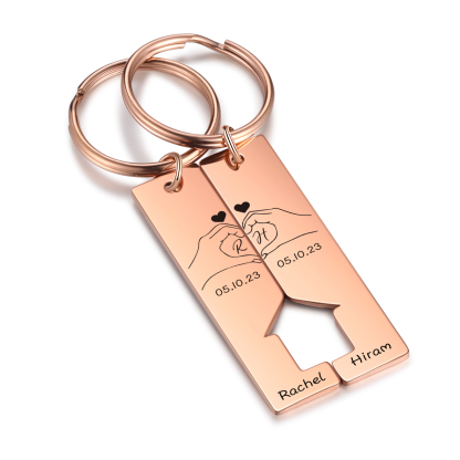A mi querido-Llavero con casa encajada para pareja posando corazón con manos 2 nombres, 2 letras personalizadas con fecha-Jessemade ES