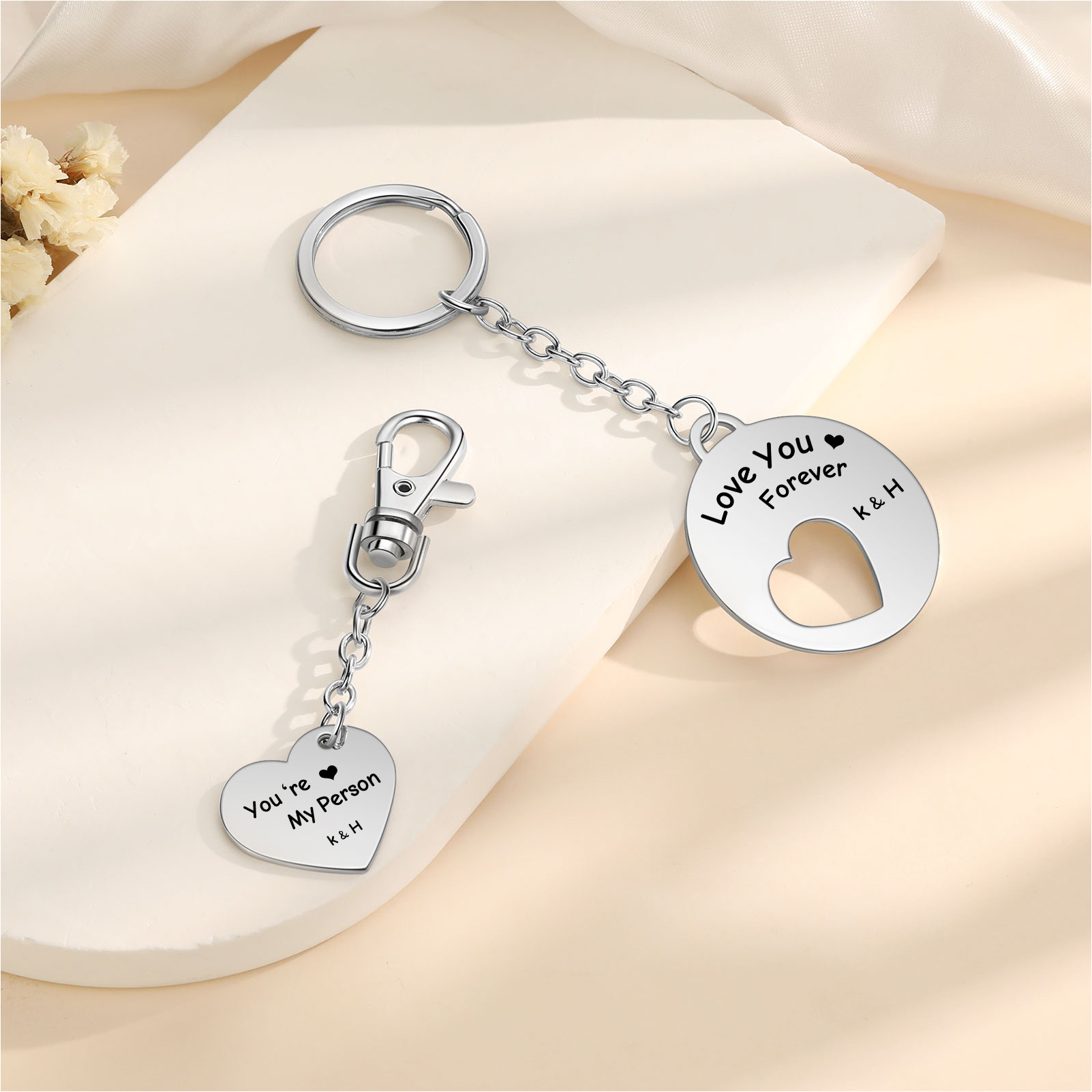 Llavero para pareja placa y corazón personalizado con 2 letras y 2 textos-Jessemade ES