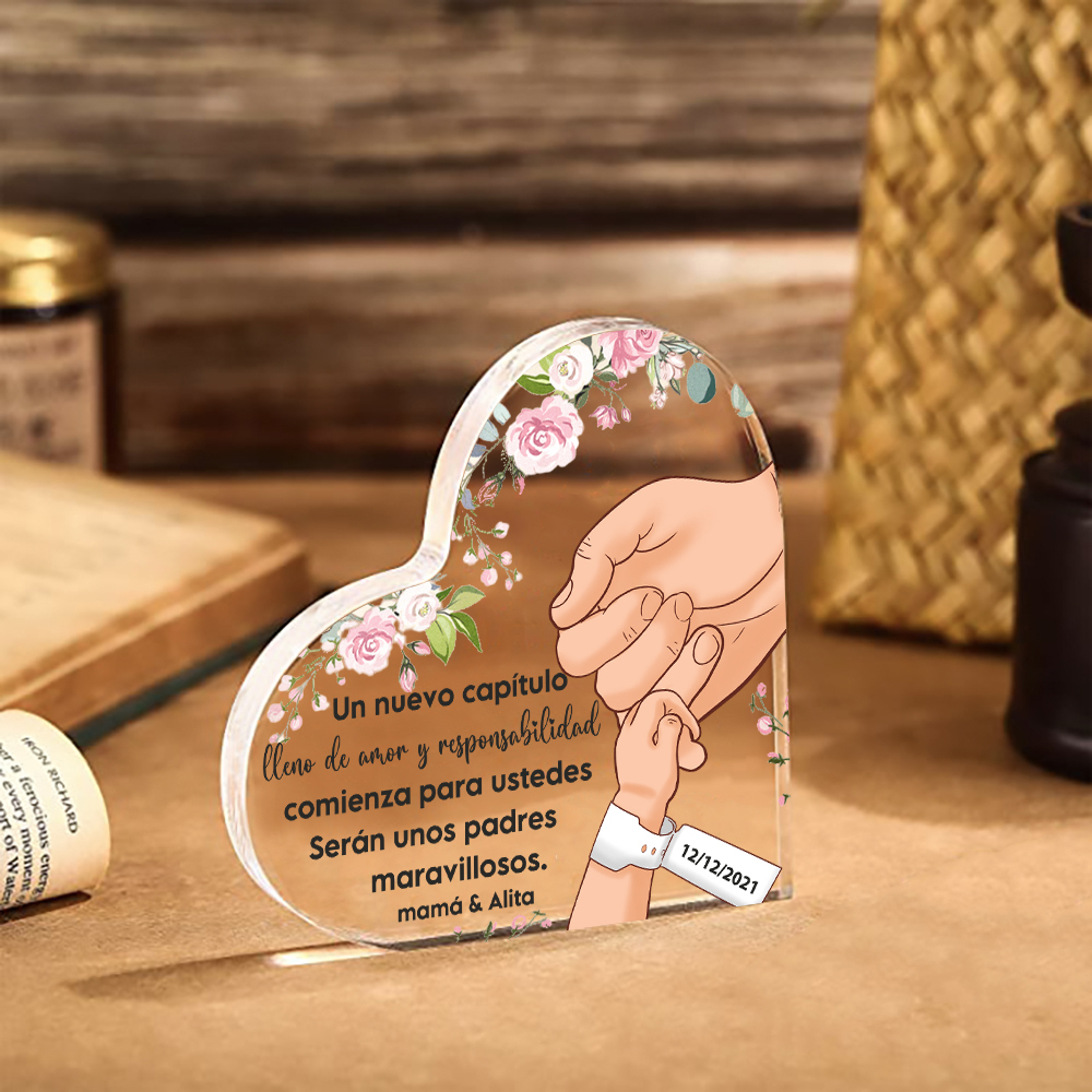 Placa de acrílico en forma de corazón con 1 texto y fecha personalizados para nuevo nacimiento