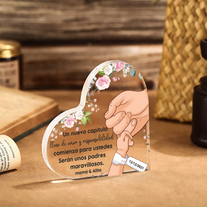 Placa de acrílico en forma de corazón con 1 texto y fecha personalizados para nuevo nacimiento