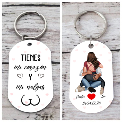 Llavero de pareja abrazada personalizado con 2 nombres, apariencias y 
