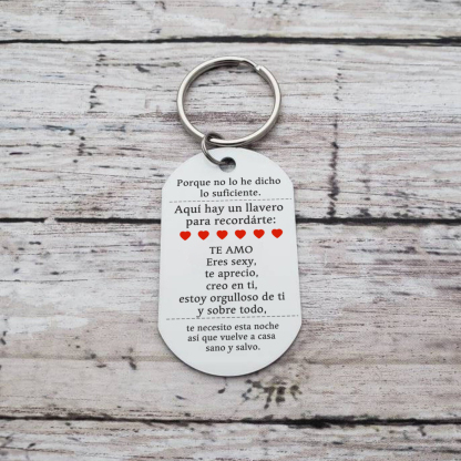 Llavero de pareja abrazada personalizado con 2 nombres y ropas | Jessemade