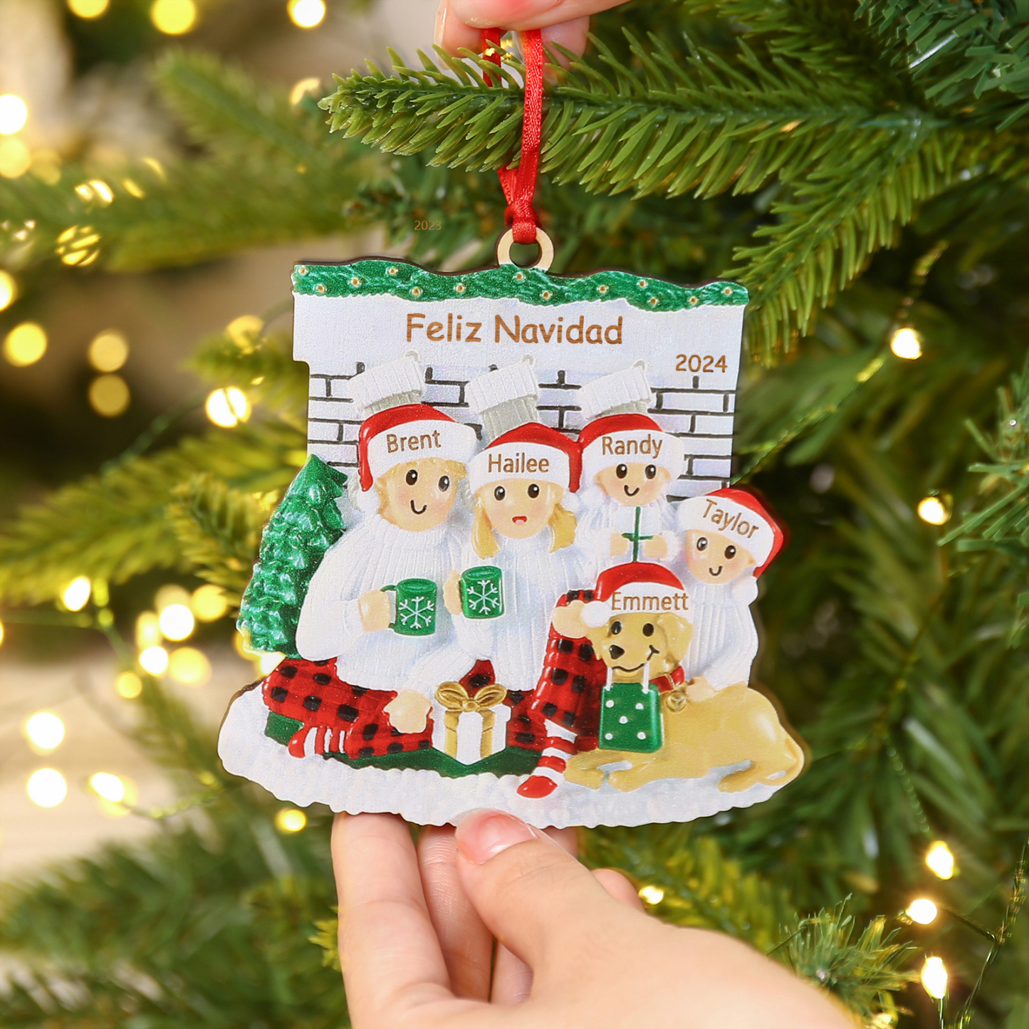 Navidad-Muñecos Ornamentos Navideños Familia con Perro 3-5 Nombres, Año y Texto Personalizados Adorno de Madera-Jessemade ES