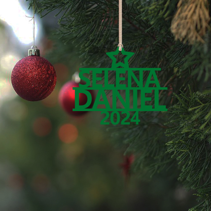 Ornamento navideño de madera árbol de nombres con 2 nombres y año personalizados