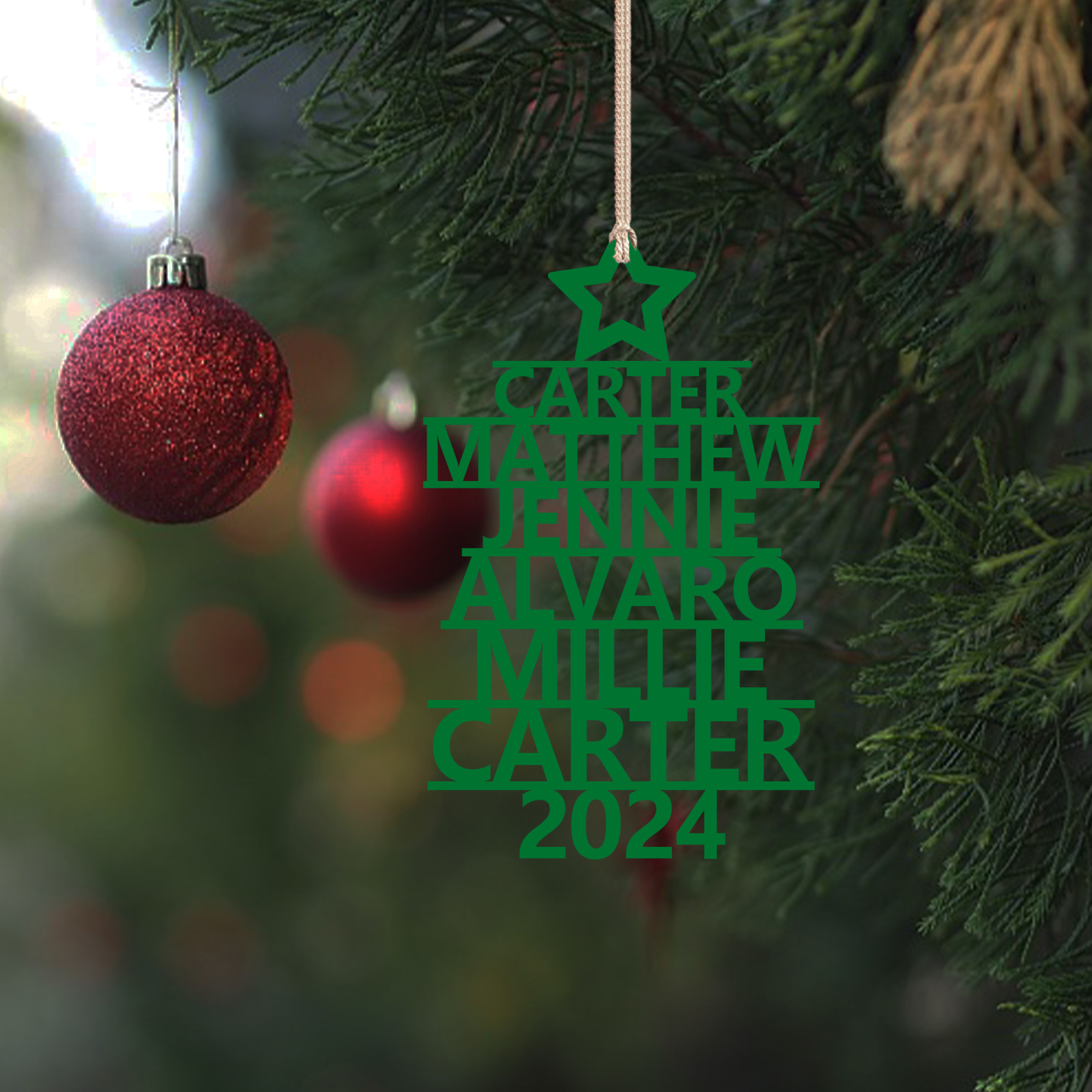 Ornamento navideño de madera árbol de nombres con 6 nombres y año personalizados