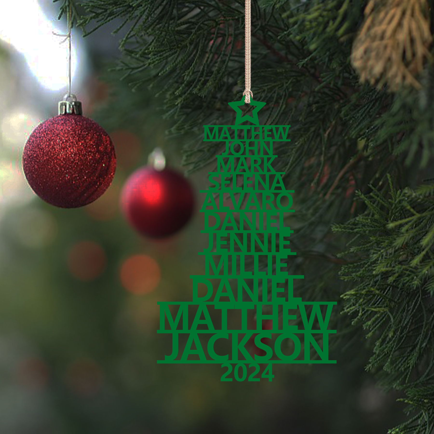 Ornamento navideño de madera árbol de nombres con 11 nombres y año personalizados