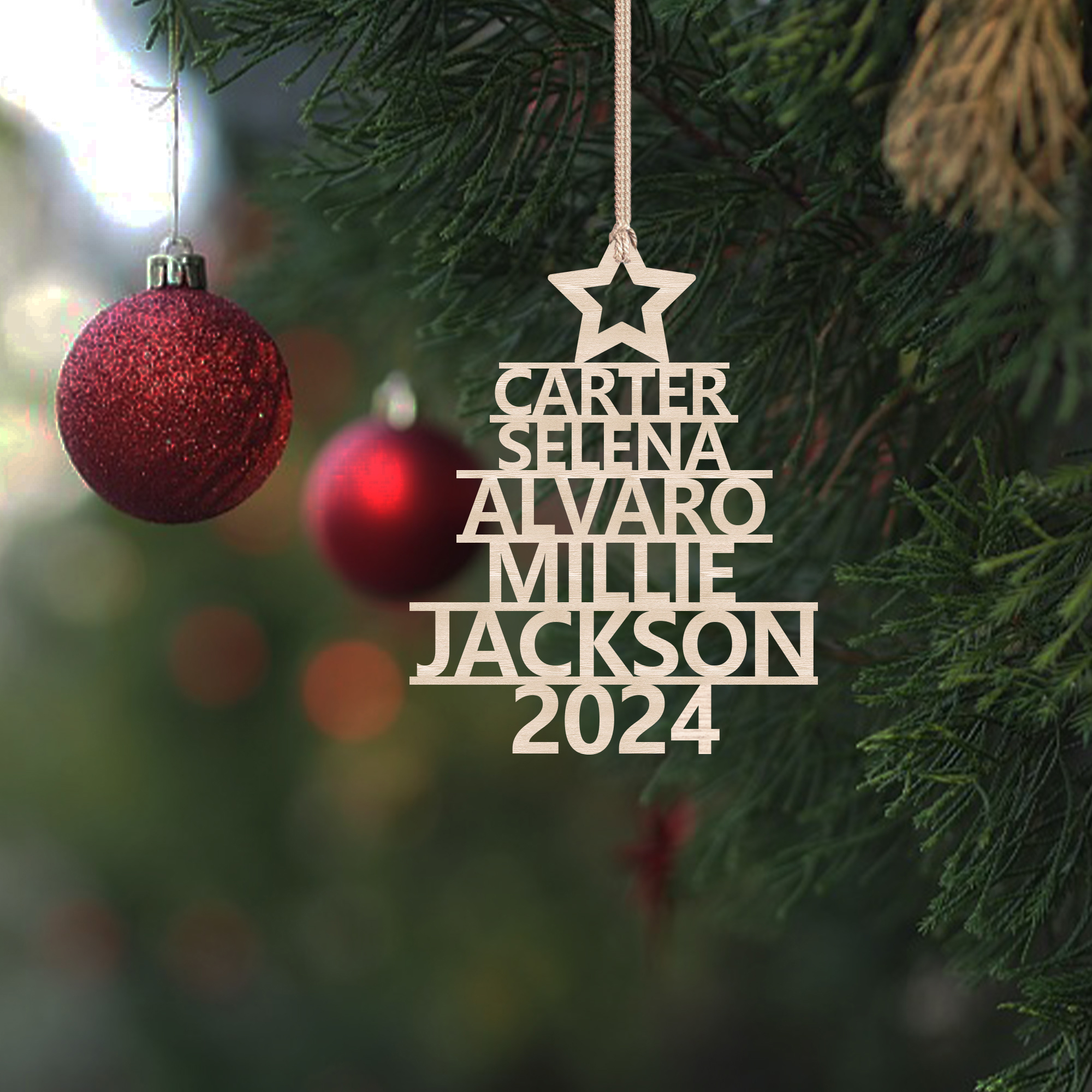 Ornamento navideño de madera árbol de nombres con 5 nombres y año personalizados