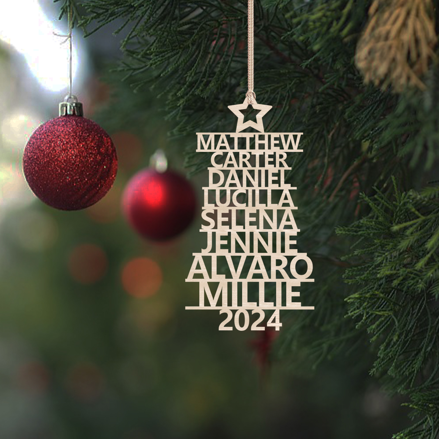 Ornamento navideño de madera árbol de nombres con 8 nombres y año personalizados
