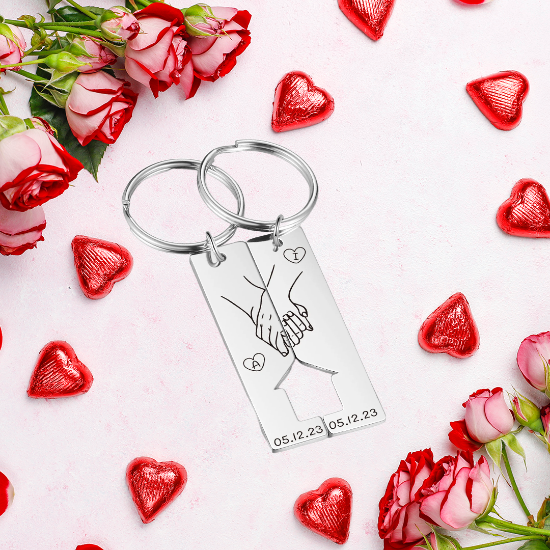 Llavero con casa encajada para pareja manos cogidas 2 letras personalizadas con fecha | Jessemade