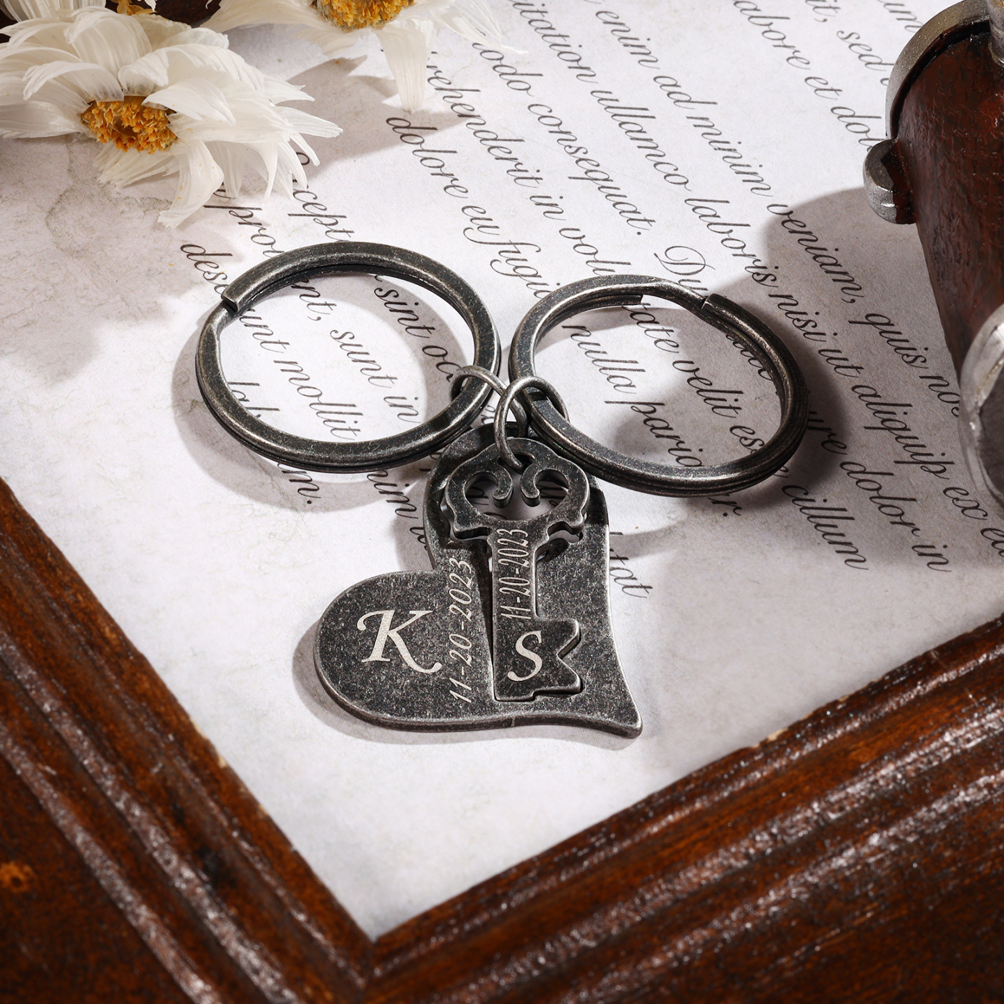 Llavero para pareja corazón y llave personalizado con 2 letras y fecha-Jessemade ES