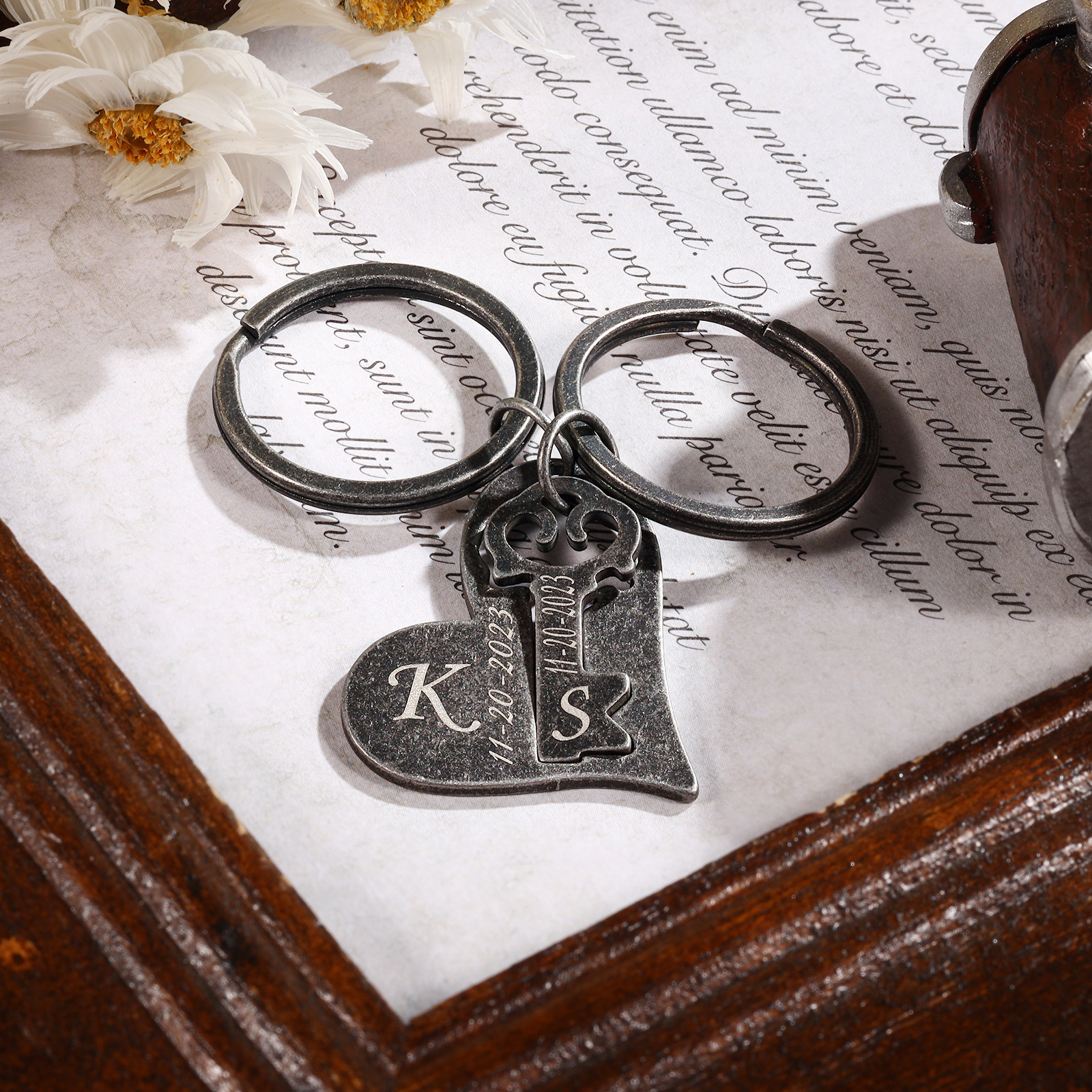 Llavero para pareja corazón y llave personalizado con 2 letras y fecha-Jessemade ES