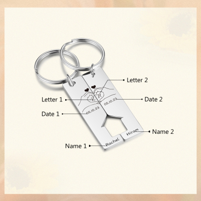 A mi querido-Llavero con casa encajada para pareja posando corazón con manos 2 nombres, 2 letras personalizadas con fecha-Jessemade ES
