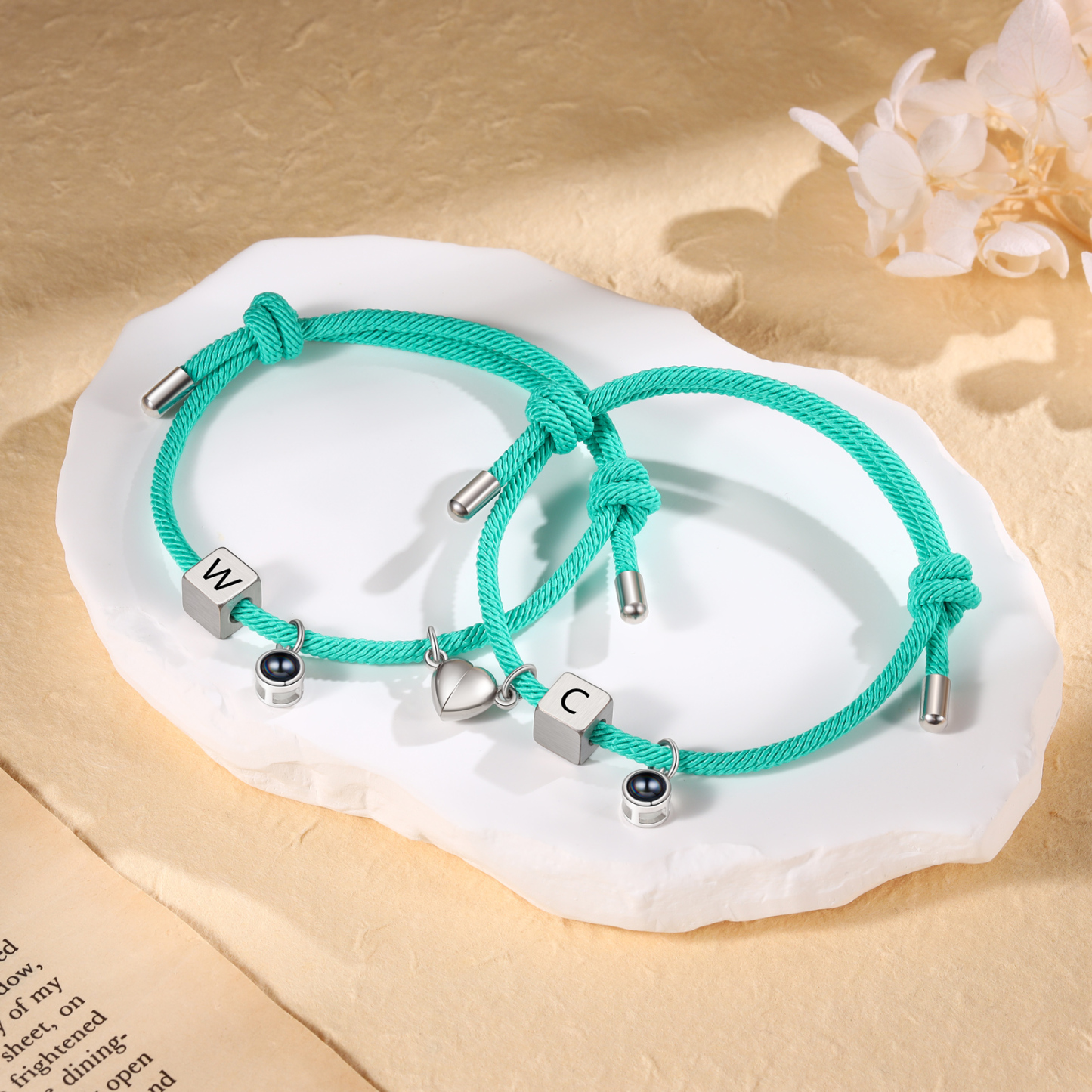 Pulsera de cuerda para pareja personalizada con 2 letras con proyección de foto y dije de corazón magnético-Jessemade ES
