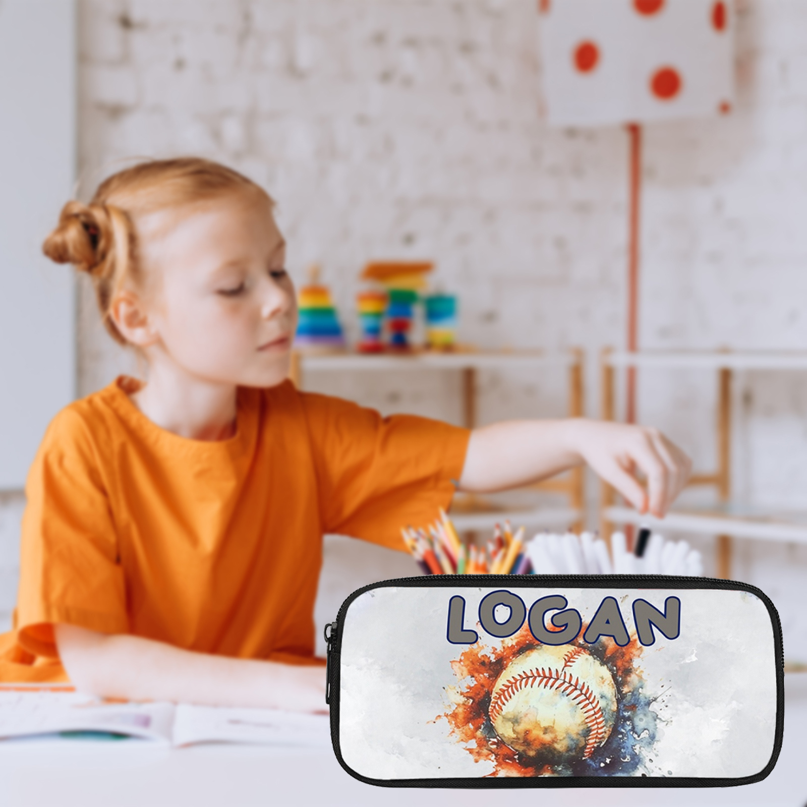 Estuche personalizado con nombre con diseños coloridos de pelota para niños