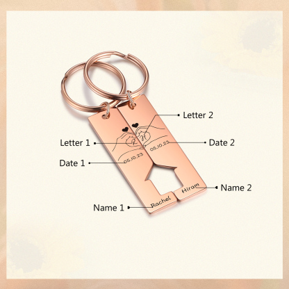 A mi querido-Llavero con casa encajada para pareja posando corazón con manos 2 nombres, 2 letras personalizadas con fecha-Jessemade ES