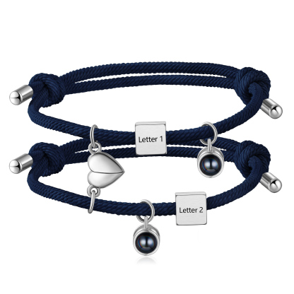 Pulsera de cuerda para pareja personalizada con 2 letras con proyección de foto y dije de corazón magnético-Jessemade ES