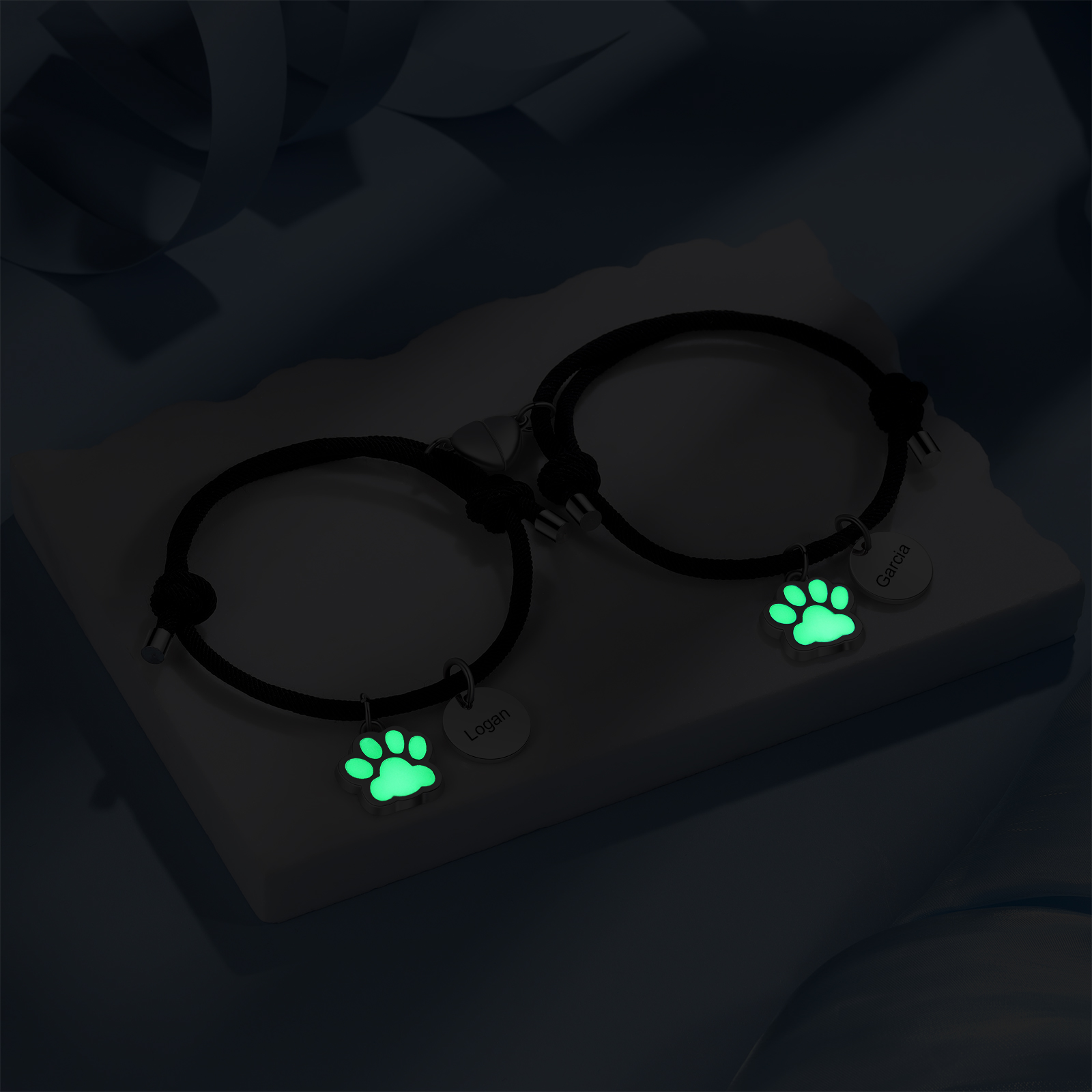 Pulsera para pareja de pata fluorescente 2 nombres personalizados con dije de corazón magnético-Jessemade ES